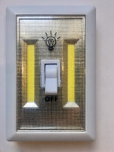 Cargar imagen en el visor de la galería, Apagador con luz de emergencia