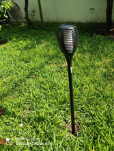 Cargar imagen en el visor de la galería, Luminaria solar tipo Antorcha de LED