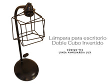 Cargar imagen en el visor de la galería, Lámpara de escritorio Figura de Doble Cubo
